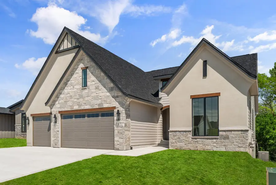 16511 Ironwood Lane, Urbandale, IA 50263 - #2