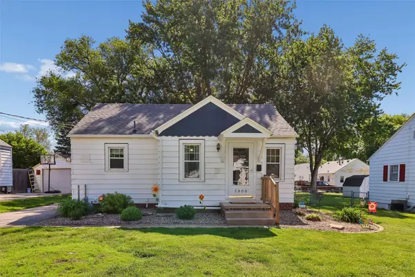 3909 E 8th Street, Des Moines, IA 50316