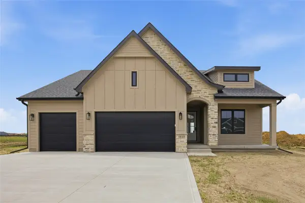 1610 NW Parkside Lane, Waukee, IA 50263