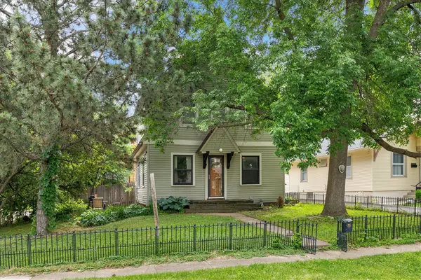 931 40th Place, Des Moines, IA 50312