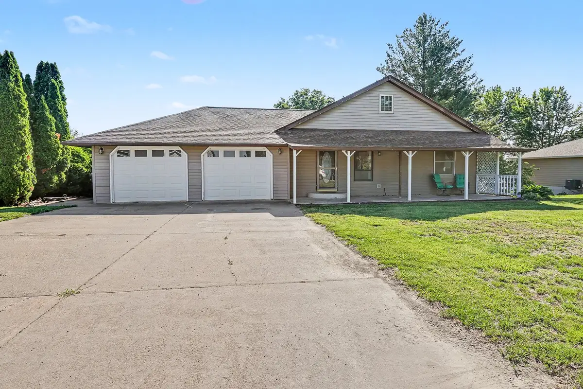 104 Delft Drive, Pella, IA 50219 - #1