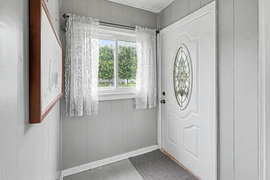 405 E 3rd Street, Pella, IA 50219 - #3
