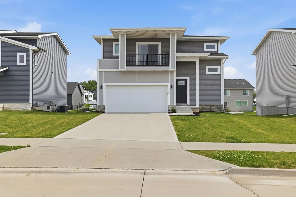 15230 Deerview Drive, Urbandale, IA 50323 - #1