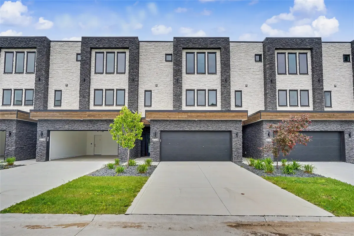 2714 Fleur Drive #11, Des Moines, IA 50321 - #1