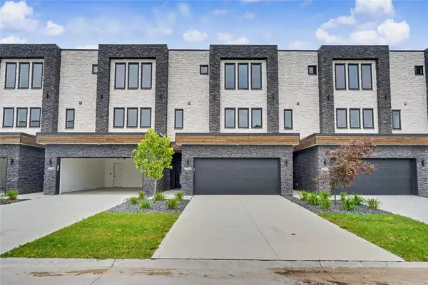 2714 Fleur Drive #11, Des Moines, IA 50321