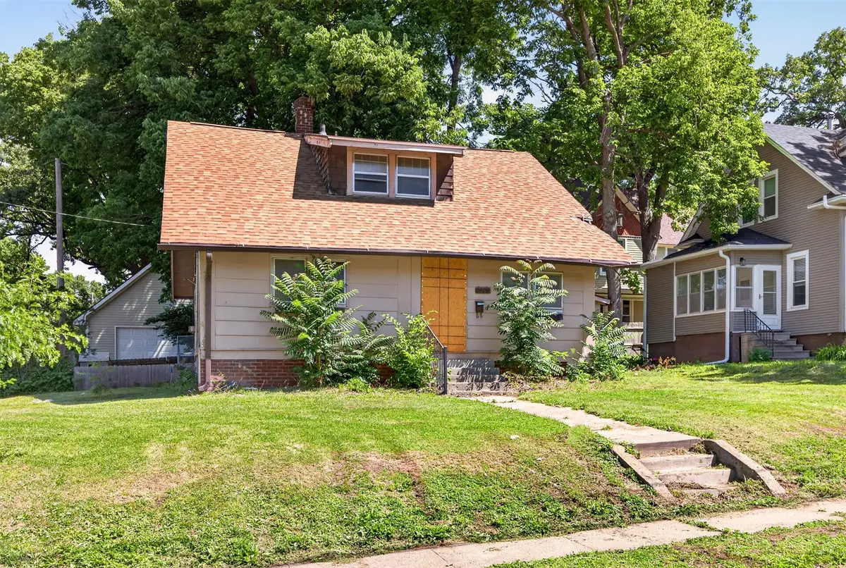 2609 School Street, Des Moines, IA 50311 - #1