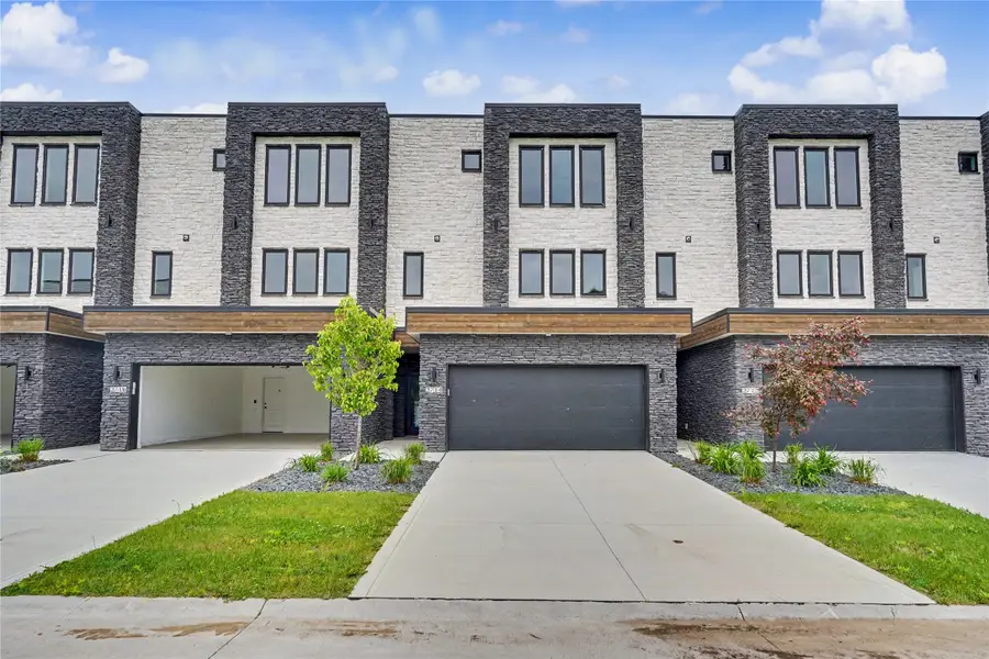 2722 Fleur Drive #15, Des Moines, IA 50321 - #2
