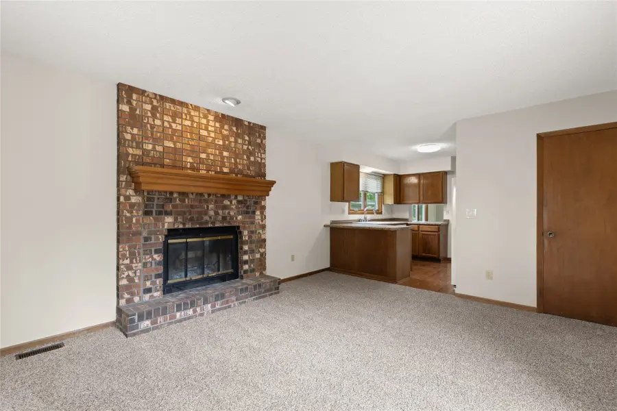8103 Alpine Drive, Urbandale, IA 50322 - #2
