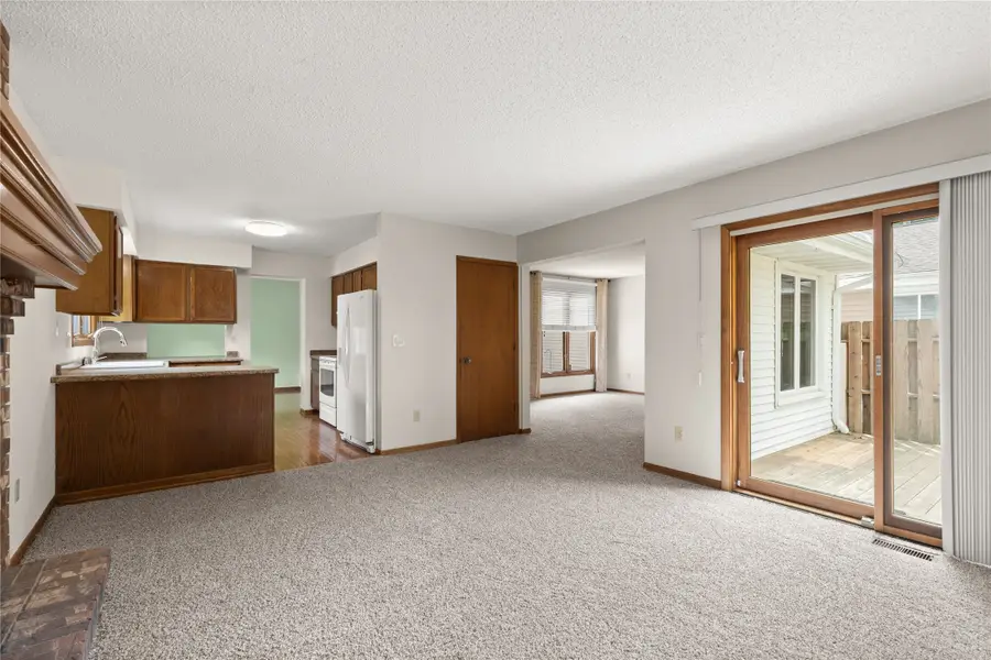 8103 Alpine Drive, Urbandale, IA 50322 - #3