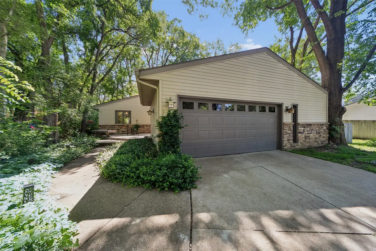 917 55th Street, West Des Moines, IA 50266 - #1