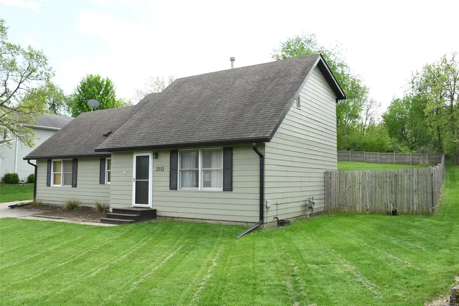 2212 W Larson Street, Knoxville, IA 50138 - #2