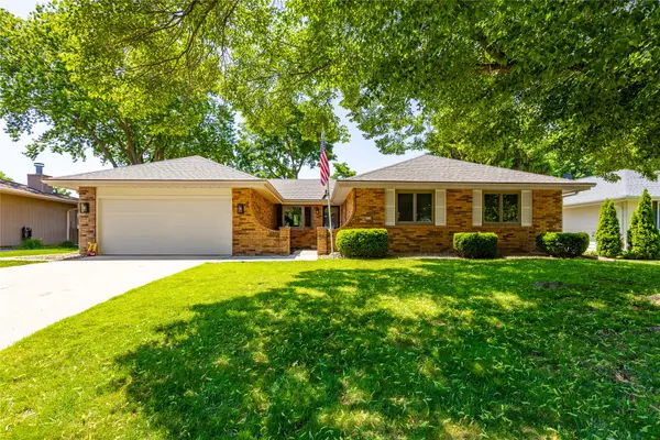 8316 Hammontree Drive, Urbandale, IA 50322