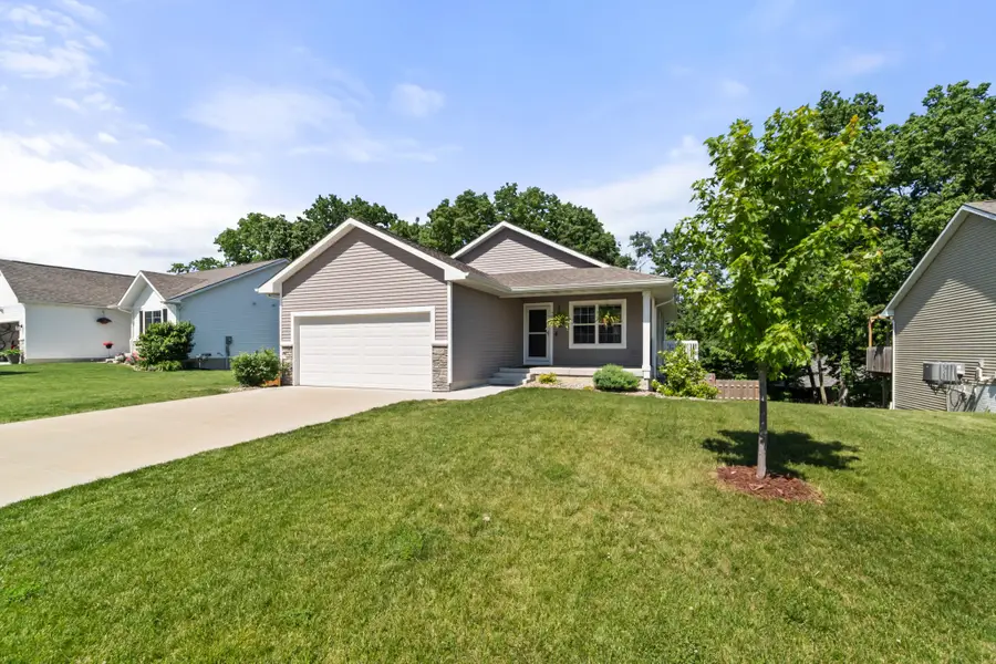 186 NE 56th Street, Pleasant Hill, IA 50327 - #2