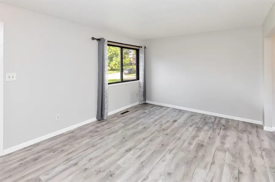 712 E Rose Avenue, Des Moines, IA 50315 - #3