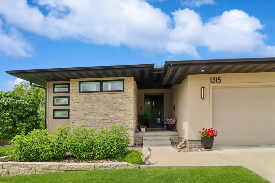 1315 S O Street, Indianola, IA 50125 - #3