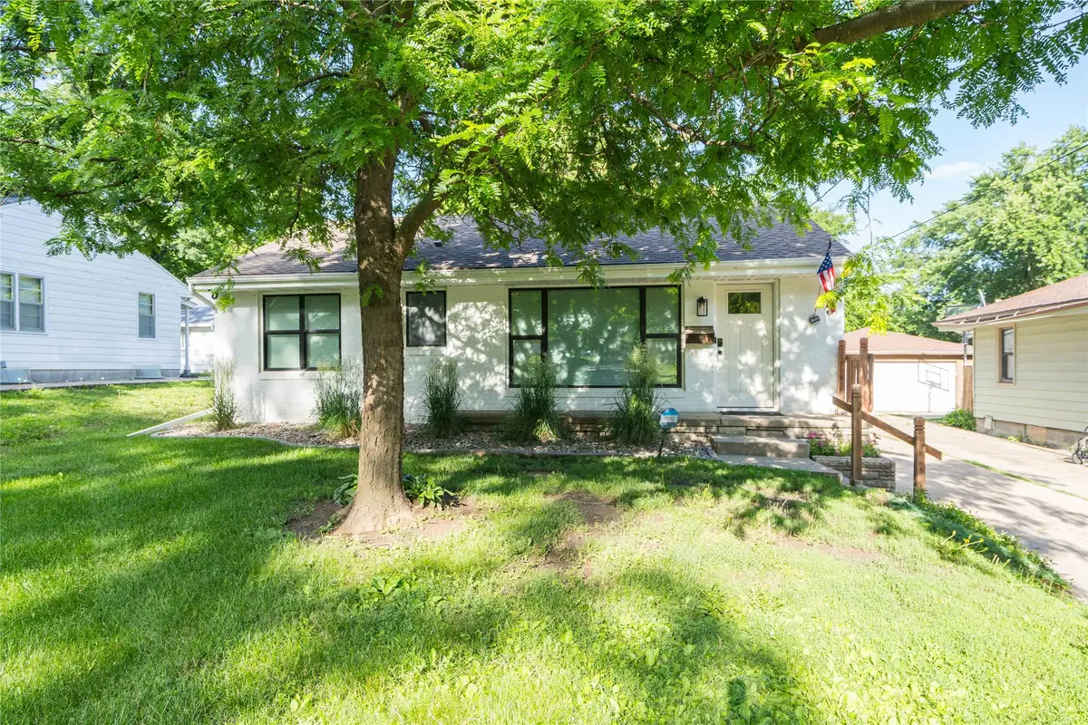 2609 30th Street, Des Moines, IA 50310 - #1