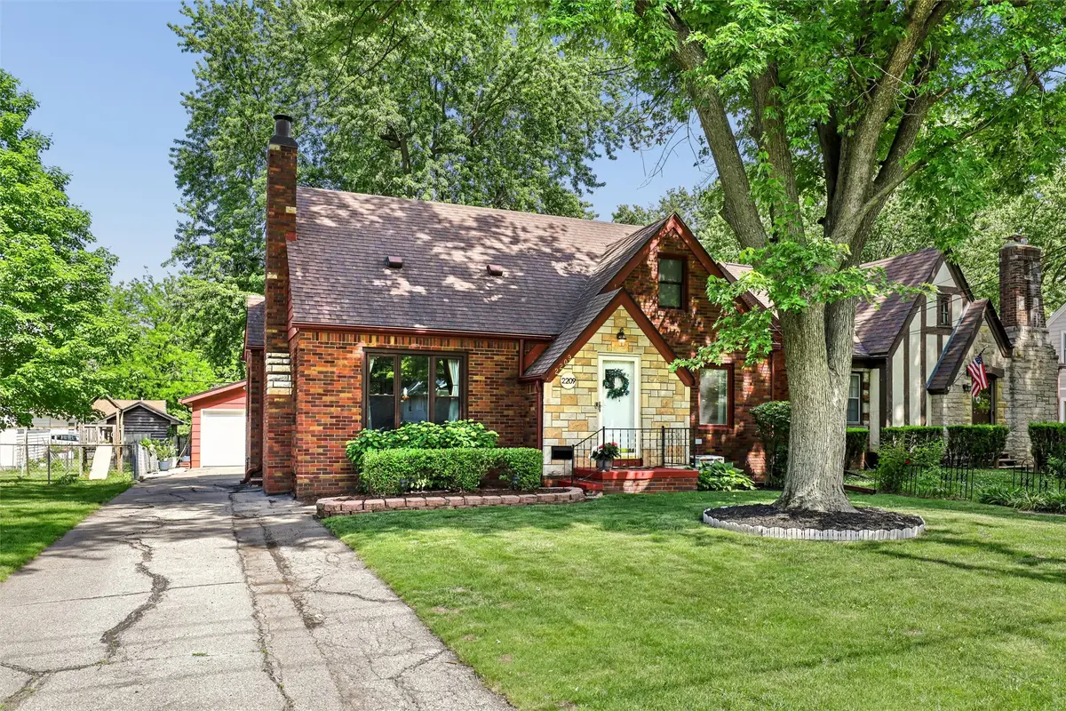 2209 34th Street, Des Moines, IA 50310 - #1
