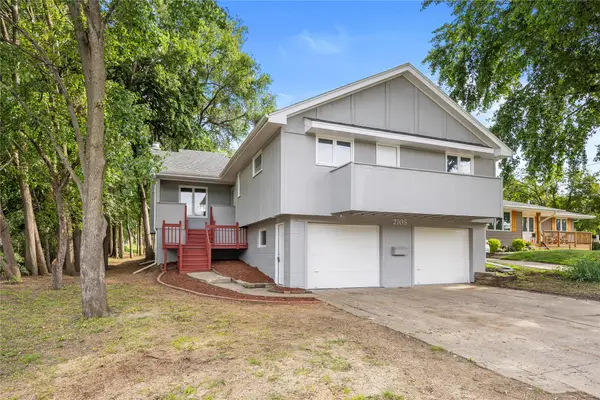 2705 Fairlawn Drive, West Des Moines, IA 50265