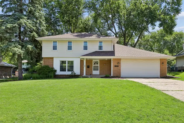 1041 22nd Street, West Des Moines, IA 50265