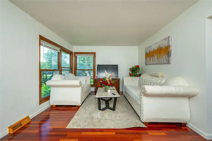 510 E Hughes Avenue, Des Moines, IA 50315 - #2