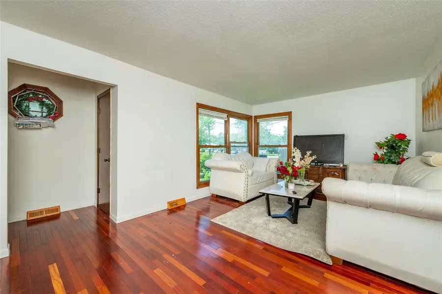 510 E Hughes Avenue, Des Moines, IA 50315 - #3