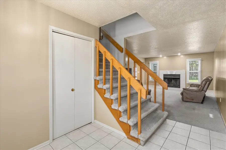 8205 Alpine Drive, Urbandale, IA 50322 - #2
