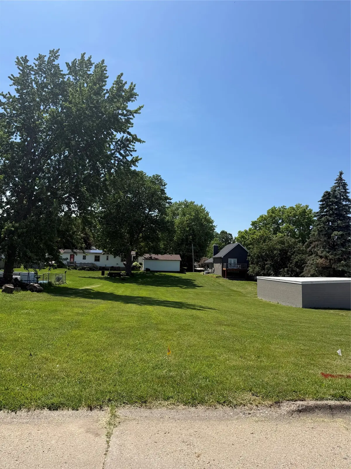 125 E 11th Street S, Newton, IA 50208 - #1