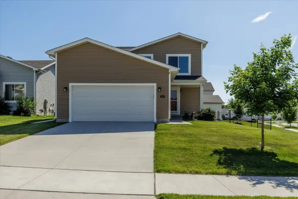 4420 E 44th Street, Des Moines, IA 50317