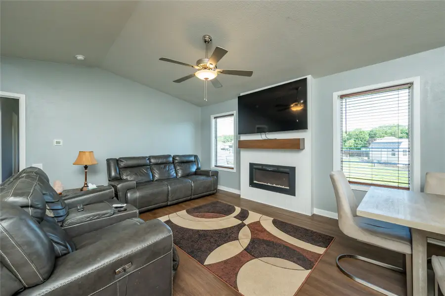 403 Lacy Circle Ne, Mitchellville, IA 50169 - #3