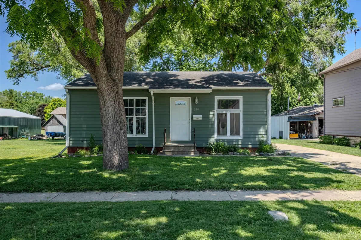 319 W 7th Street, Boone, IA 50036 - #1