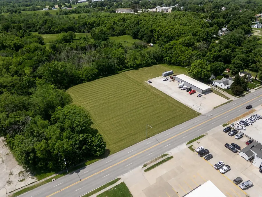 711 E 2nd Avenue, Indianola, IA 50125 - #2