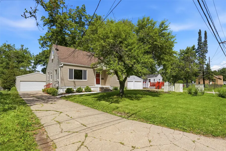 2215 50th Street, Des Moines, IA 50310 - #2