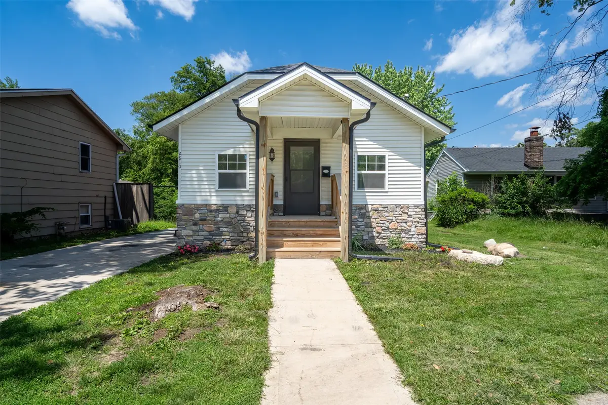 2810 Easton Boulevard, Des Moines, IA 50317 - #1