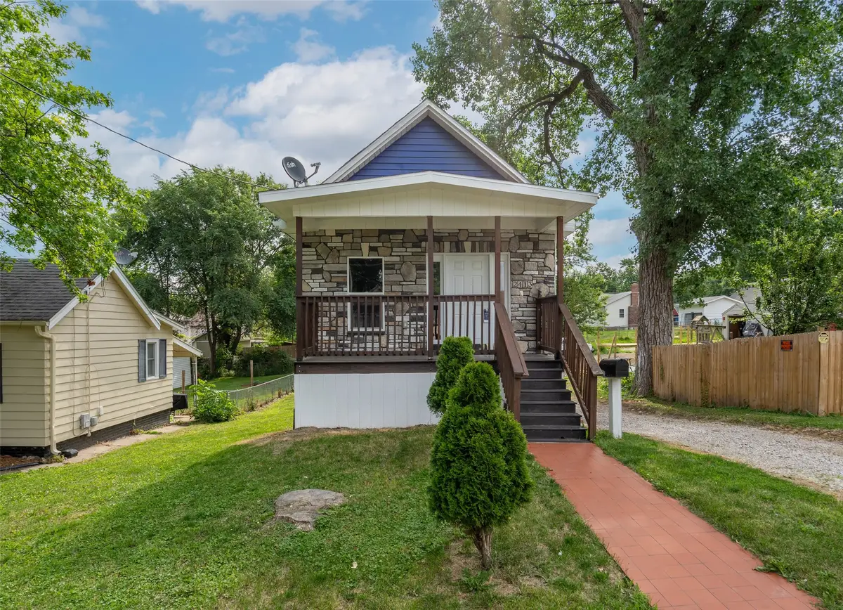 2413 SE 8th Street, Des Moines, IA 50315 - #1