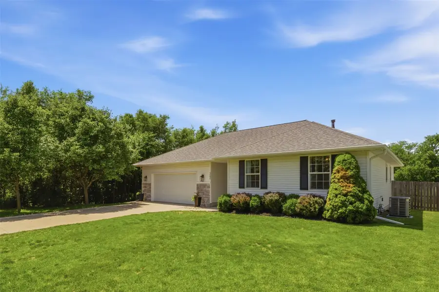 5606 NW 52nd Street, Johnston, IA 50131 - #2