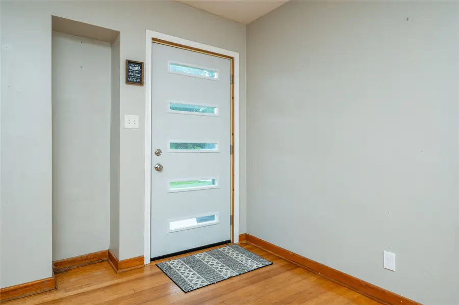 6110 SW 12th Street, Des Moines, IA 50315 - #2