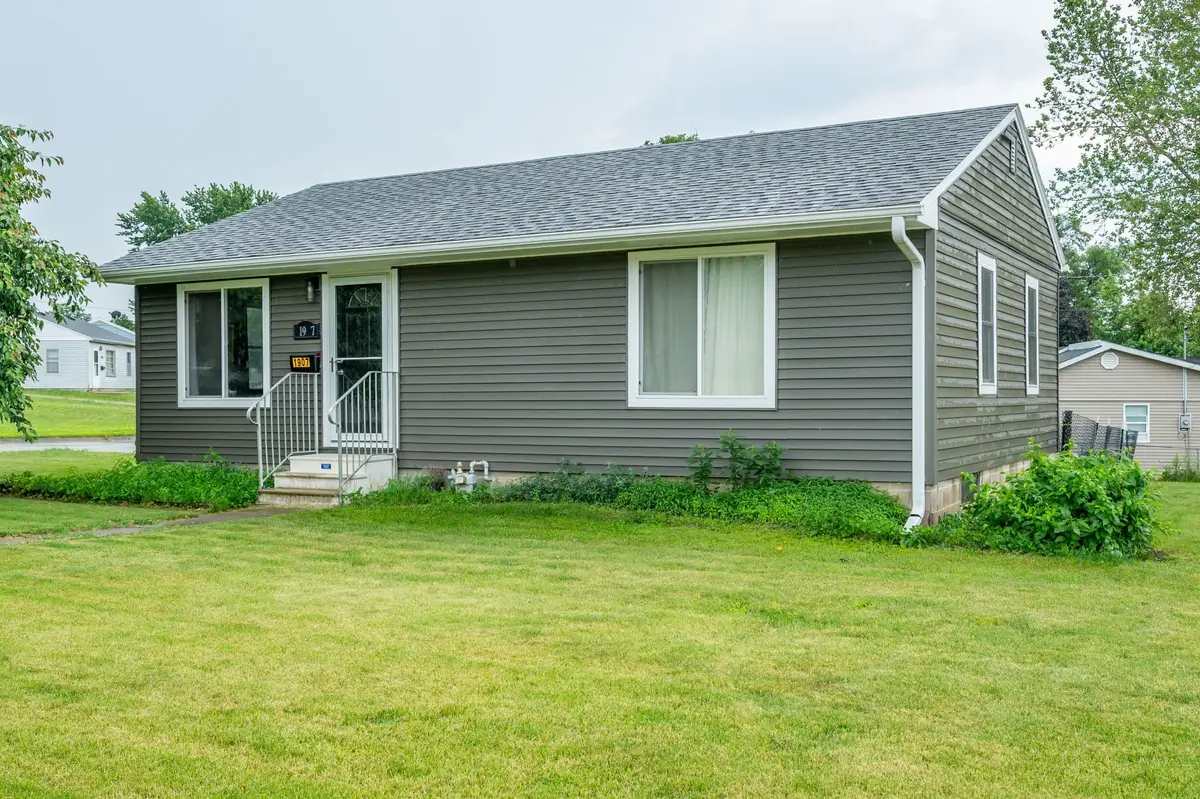 1907 S 7th Avenue E, Newton, IA 50208 - #1
