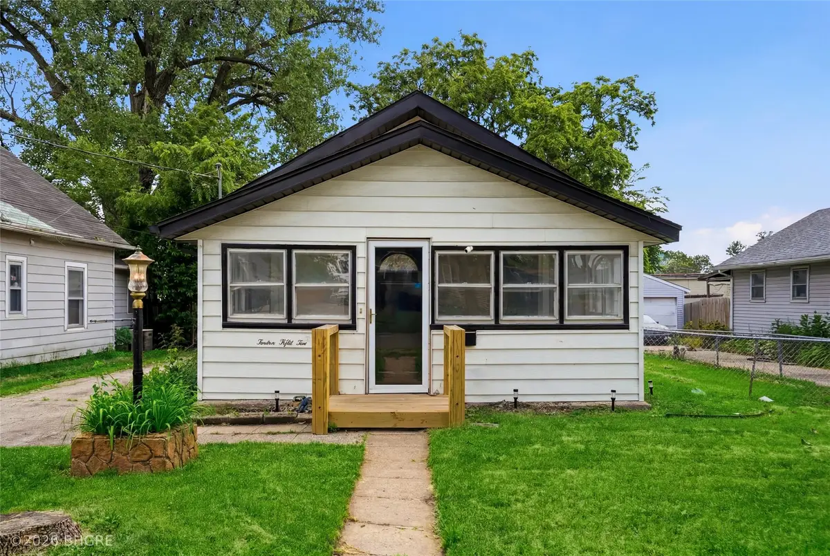 1252 E 23rd Street, Des Moines, IA 50317 - #1