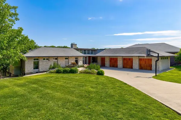 1784 Burr Oaks Drive, West Des Moines, IA 50266