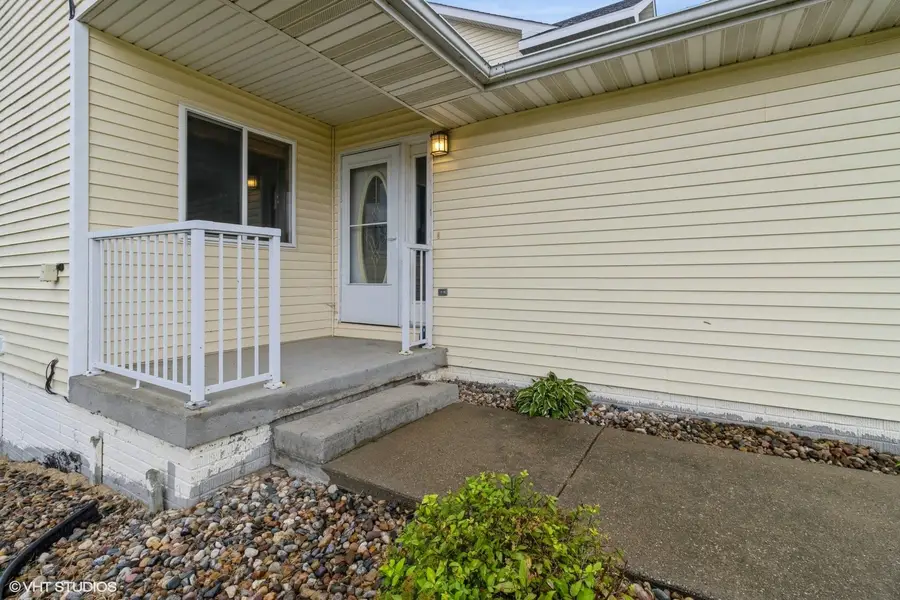 1017 10th Avenue Nw, Altoona, IA 50009 - #3