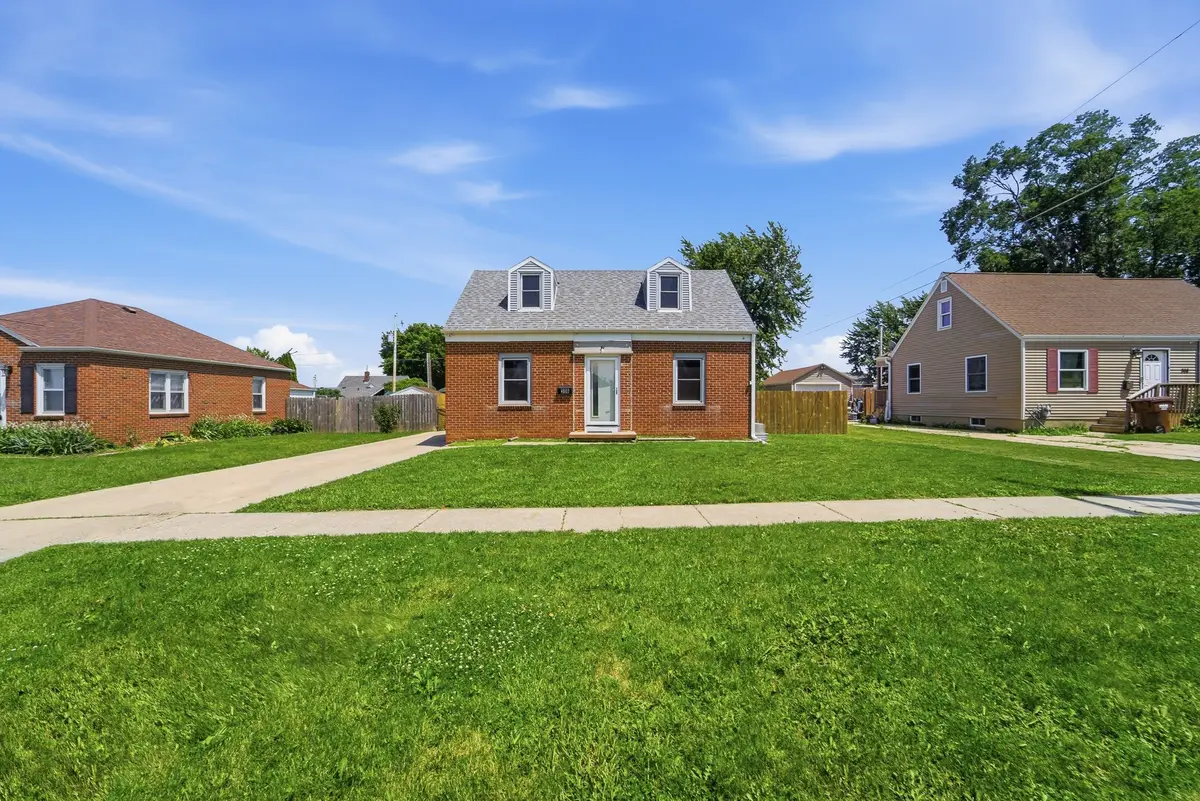 306 S 14th Avenue, Marshalltown, IA 50158 - #1