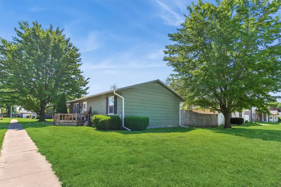 1501 N 9th Avenue Place E, Newton, IA 50208 - #2