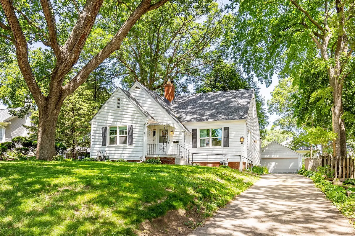 1211 46th Street, Des Moines, IA 50311 - #1