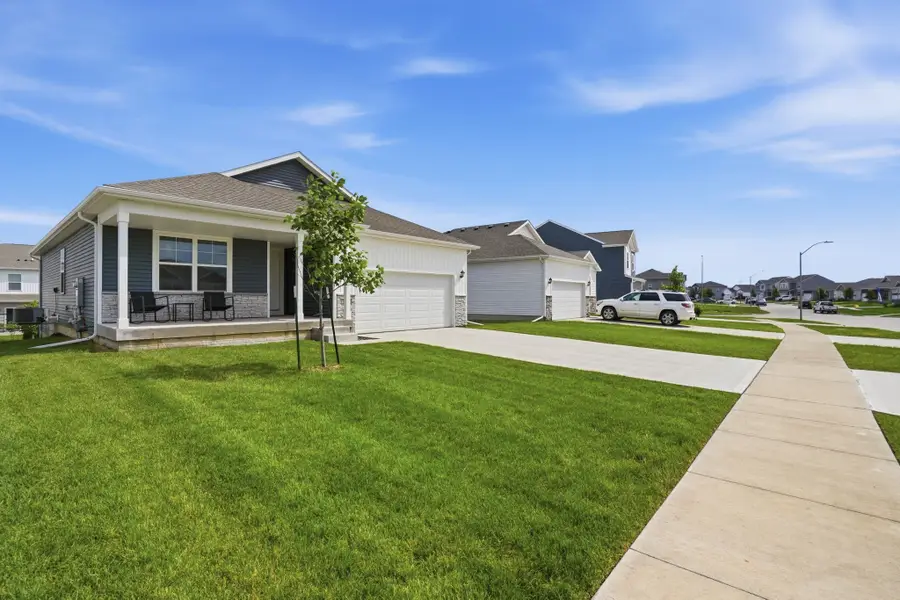 2567 SE Fox Valley Drive, West Des Moines, IA 50265 - #2
