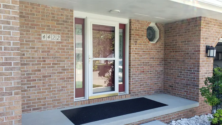 4422 Palm Avenue, Des Moines, IA 50310 - #2