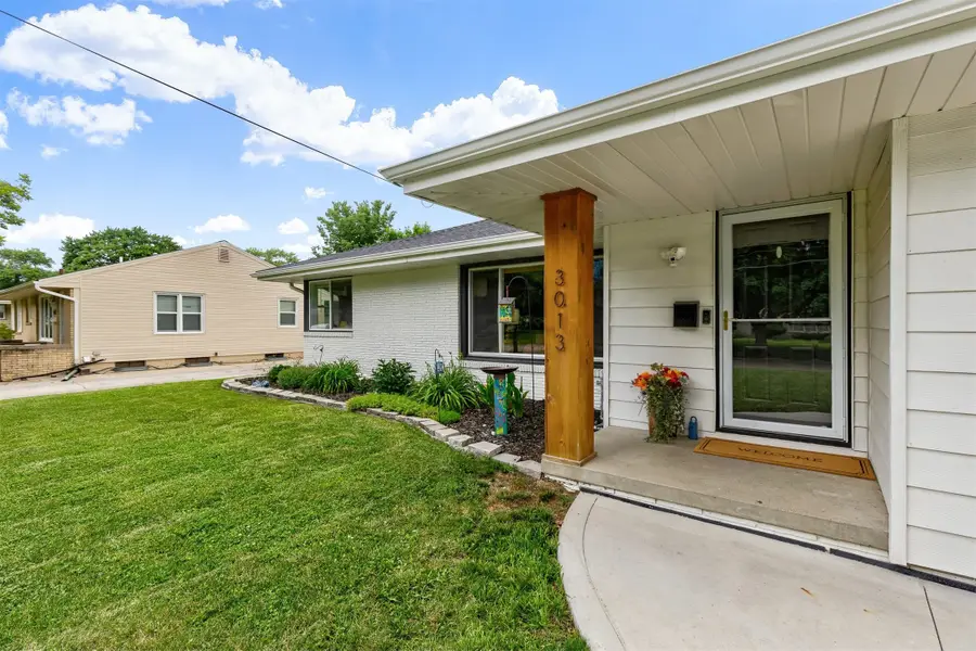 3013 Lawnview Drive, Des Moines, IA 50310 - #3