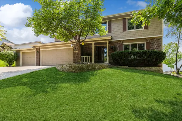 7944 Roseland Drive, Urbandale, IA 50322