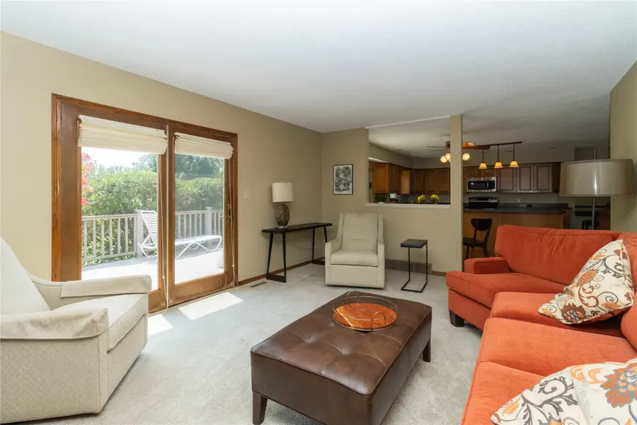 7944 Roseland Drive, Urbandale, IA 50322 - #3
