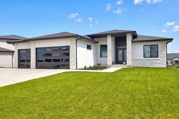 17938 Hammontree Circle, Clive, IA 50325