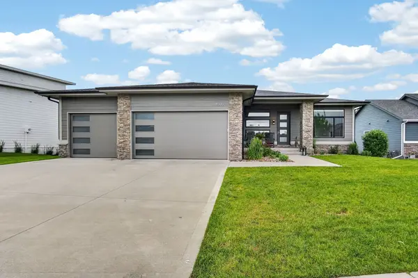 1007 Lynne Drive, Adel, IA 50003